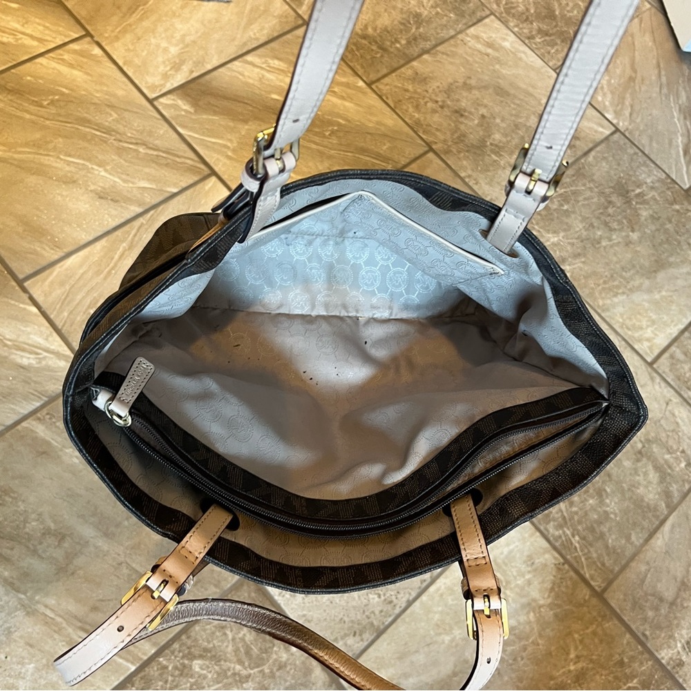 Michael Kors large handbag - Picture 2 of 2